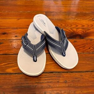 Clarks Cloudsteppers Brinkley Jazz Navy Tide Flip Flops Size 10 NWOB